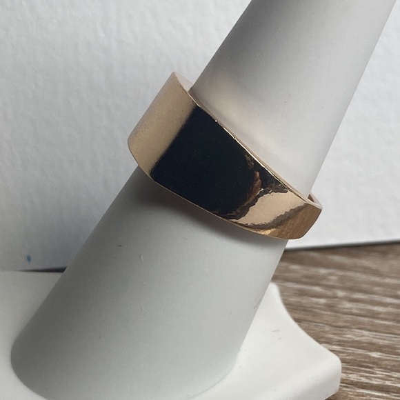 NEW Goldtone Signet Ring - Picture 7 of 11